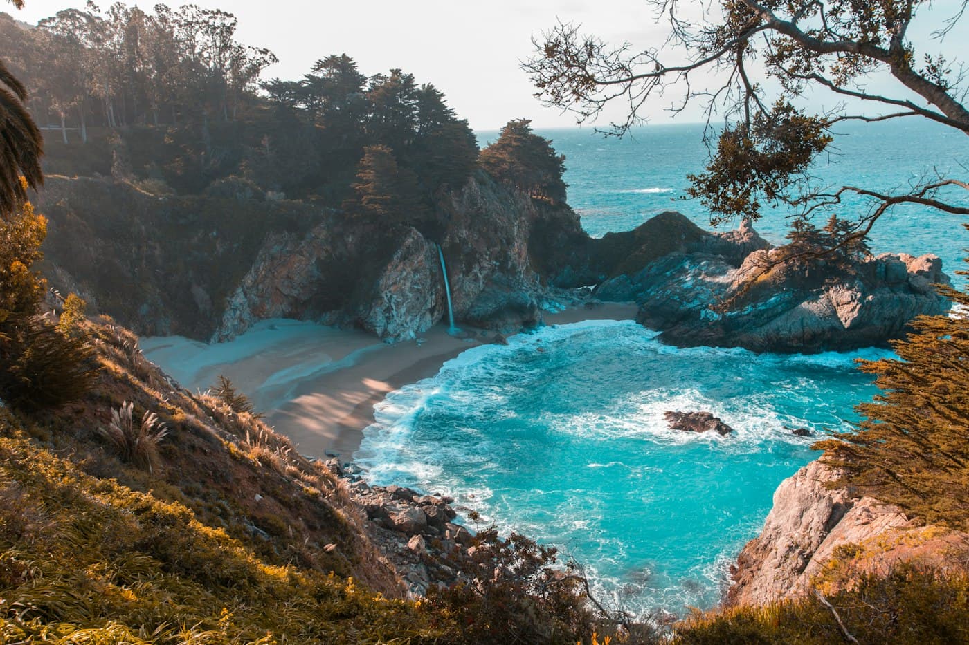 A rocky cove and turquoise water, used on the fictional tour demonstration.